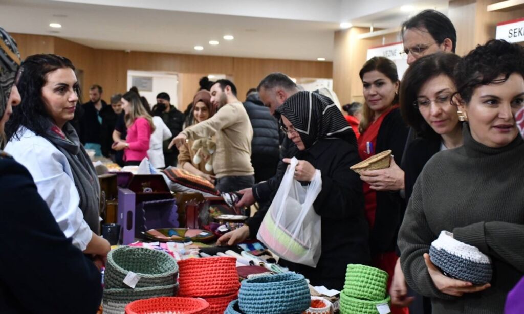 KTÜ Farabi Hastanesinde El sanatları sergisi açıldı 3